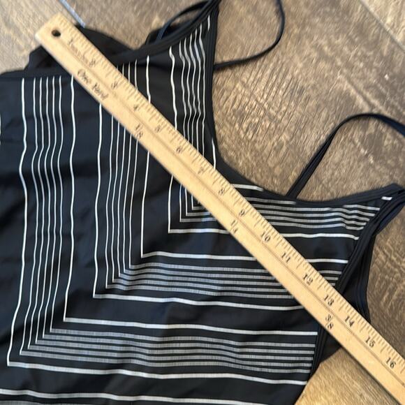 Athleta Women's Chevron Tankini Top Black White Size 36B/C - Picture 6 of 11
